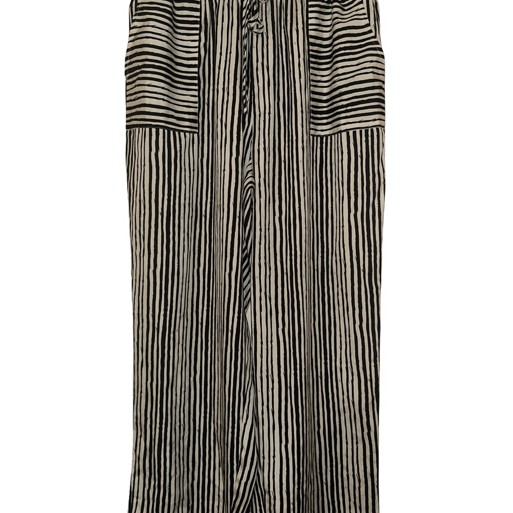 SHEIN Black and White Wide Leg Pants with Geometric Stripes